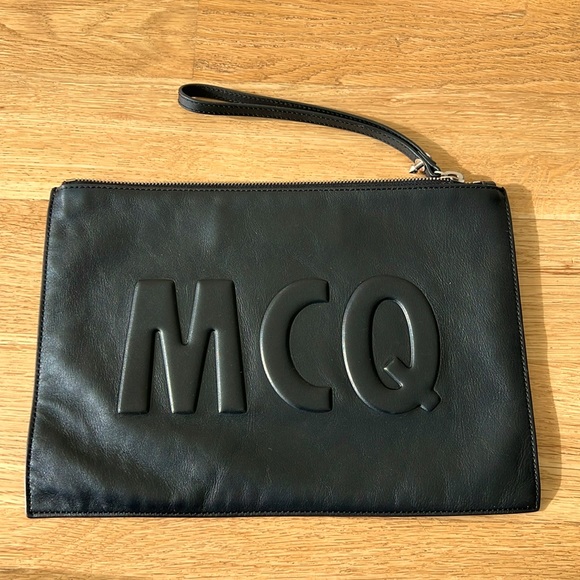 Authentic Alexander McQueen clutch. Black. ⭐️ Excellent condition! ⭐️ - Picture 1 of 9